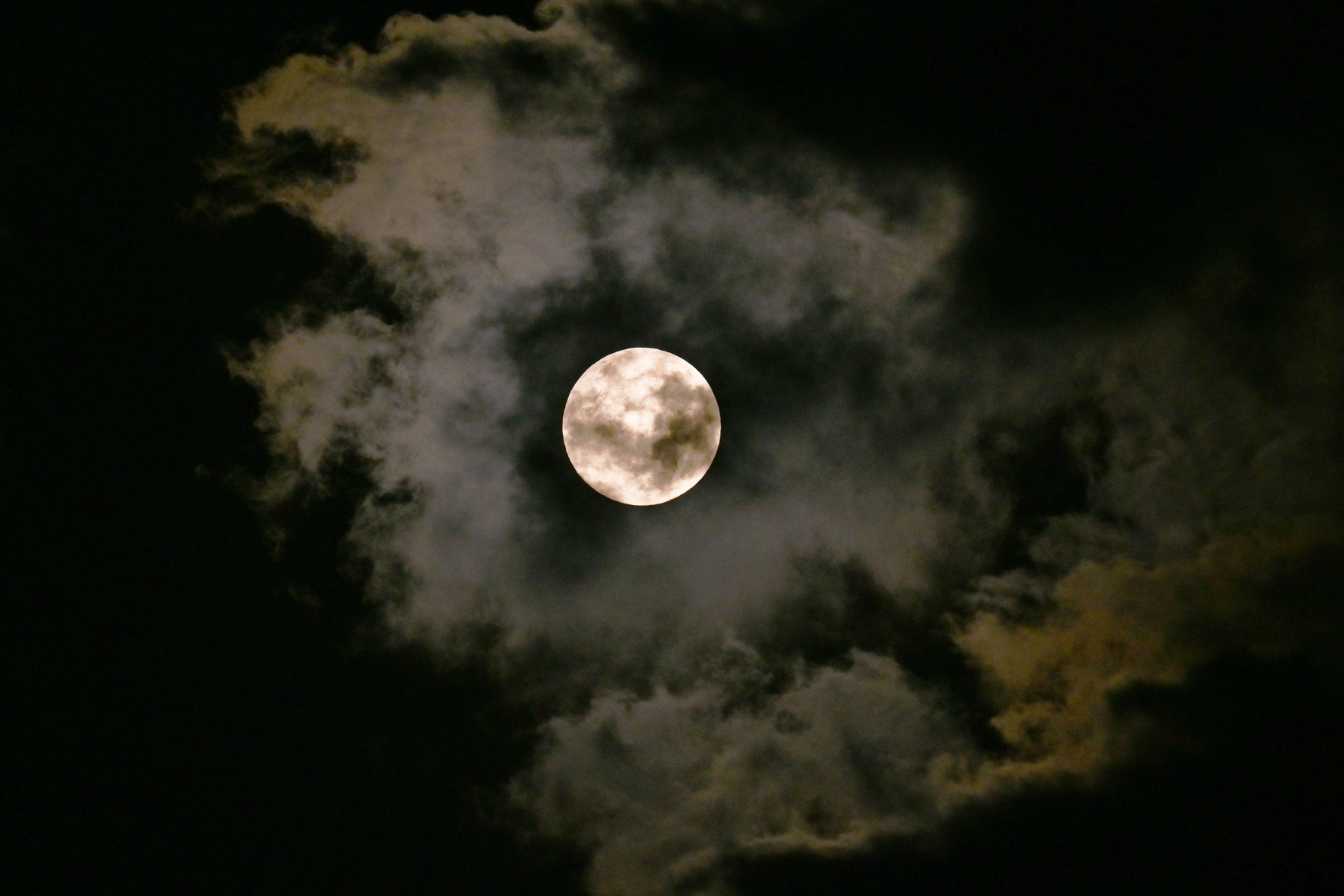 pleine-lune-et-accouchement-mythe-ou-realite-scientifique-3