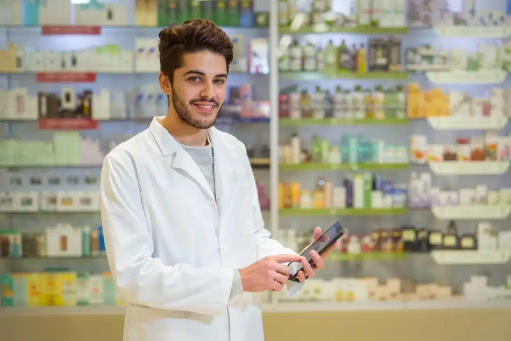 preparateur en pharmacie formation salaire et debouches 1