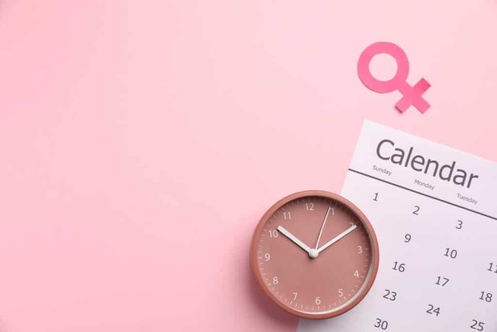saignements a la menopause causes risques et quand consulter d urgence 1