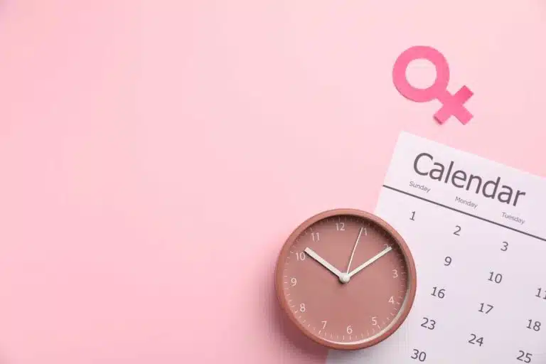 saignements a la menopause causes risques et quand consulter d urgence 1